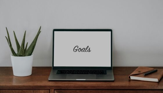 clay-banks-UsBA2nA7iZU-unsplash